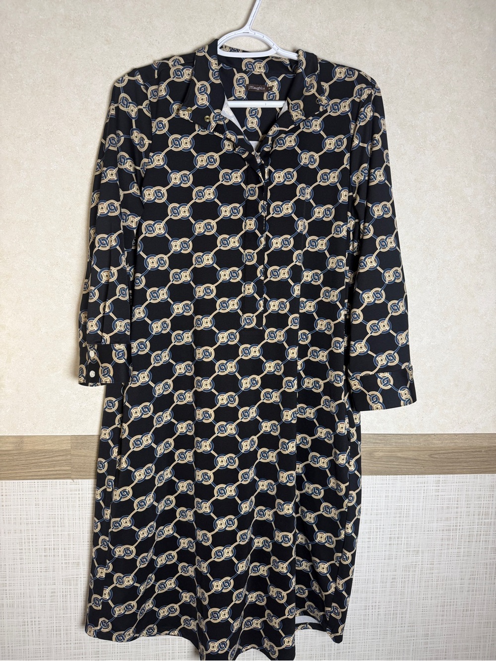 J. McLaughlin Black and Beige Chain-Link Long Sleeve Shift Dress